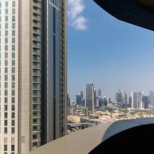 Apartment Maison Privee - Luxury Urban Retreat With Burj Khalifa Views, Dubai